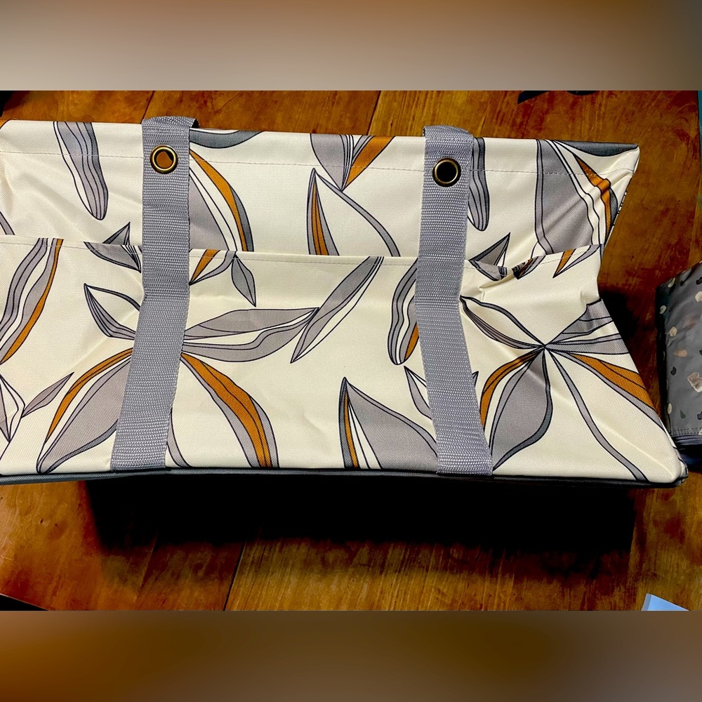 Thirty One … Deluxe Utility Tote … NWOT … color: All In Neutral